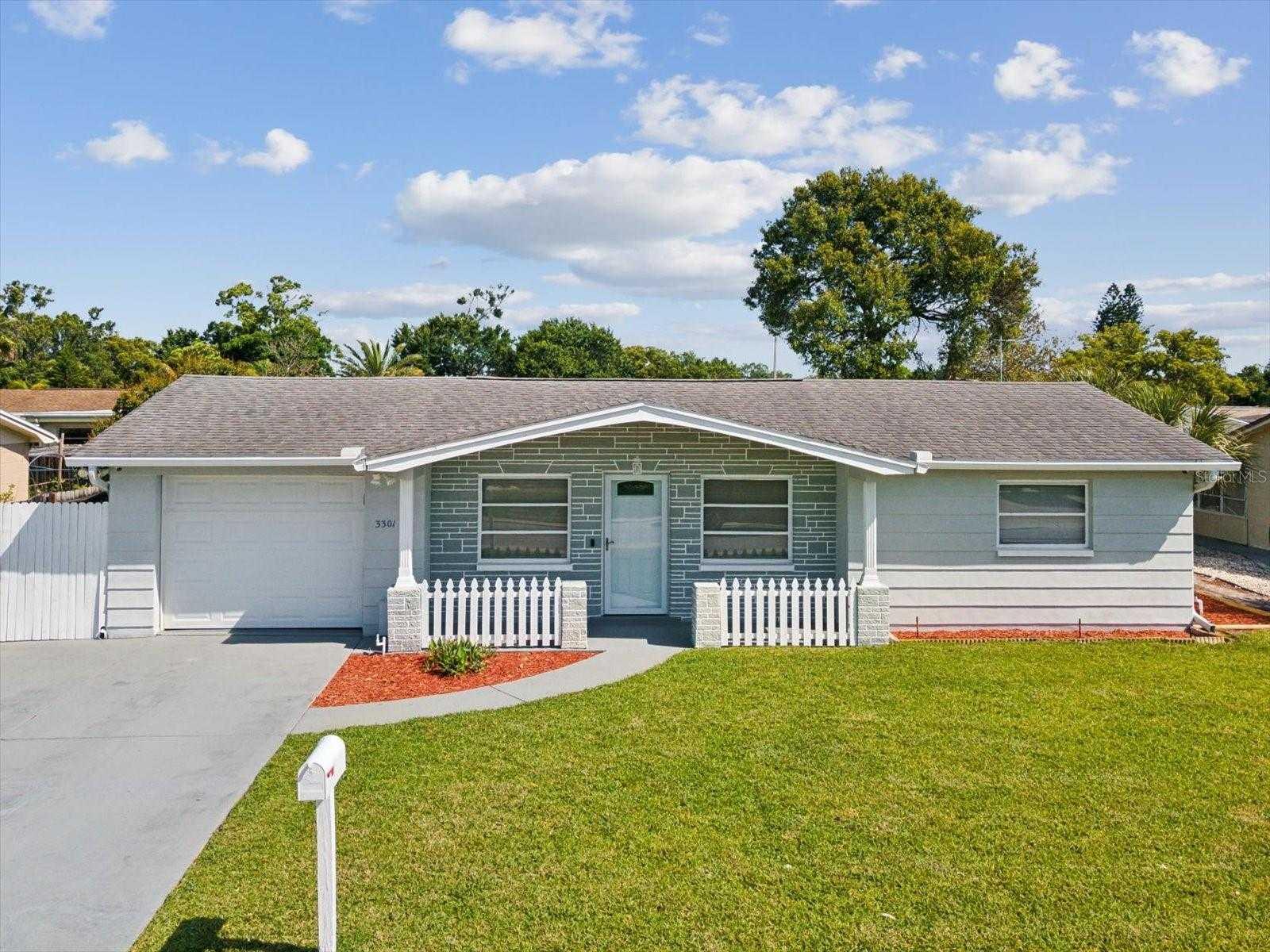 3301 PRIMROSE, HOLIDAY, Single Family Residence,  for sale, The Mount Dora Group 